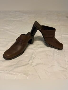 AEROSOLES Brown Leather Slip-On Mule Heels